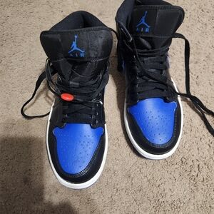 Jordan Men's Black and Blue Sneakers